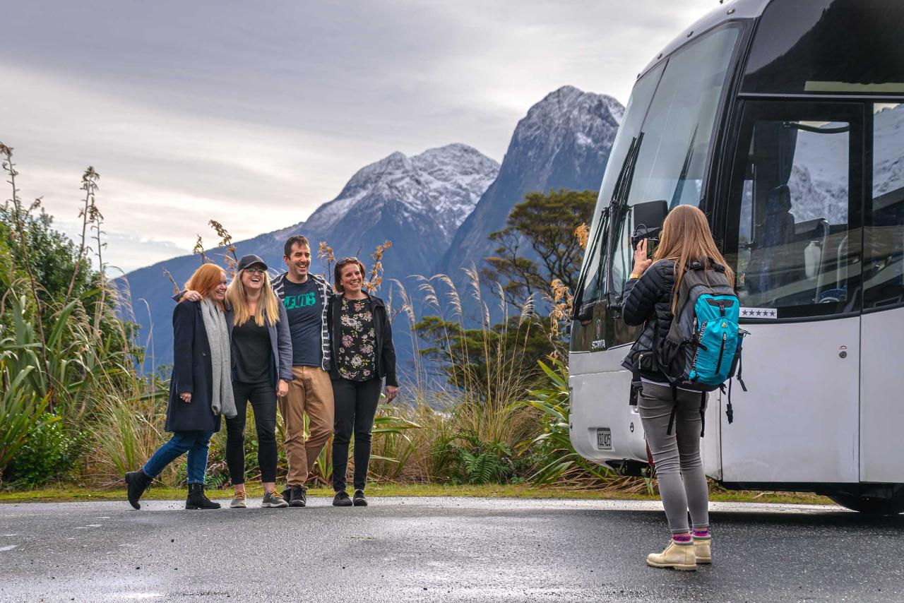 1. Coach Cruise Coach dep. Queenstown - Photo 1 of 8
